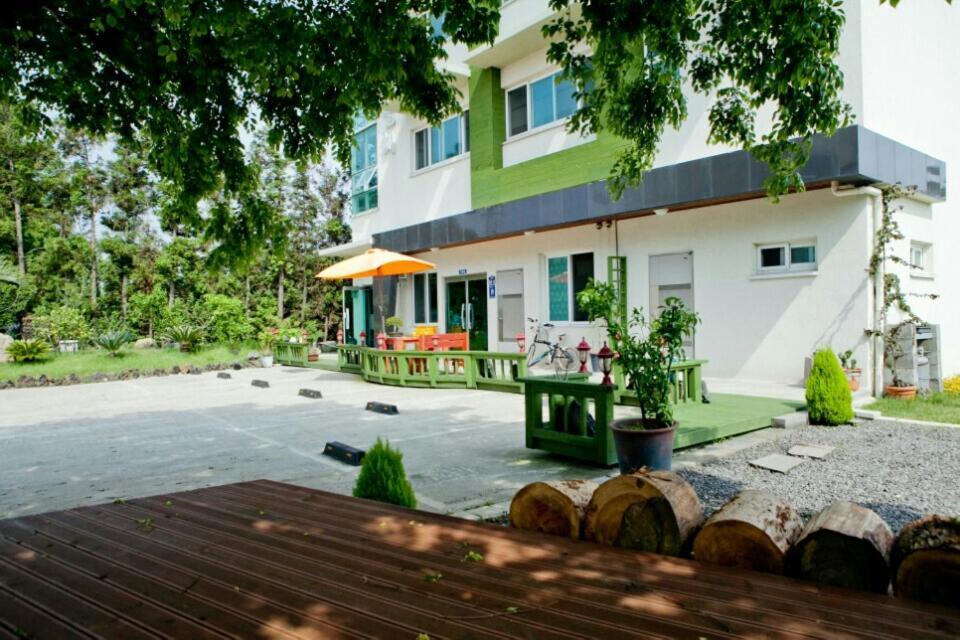 เชจู บาดา วี โอล เพนชั่น Villa ซอกวีโพ ภายนอก รูปภาพ